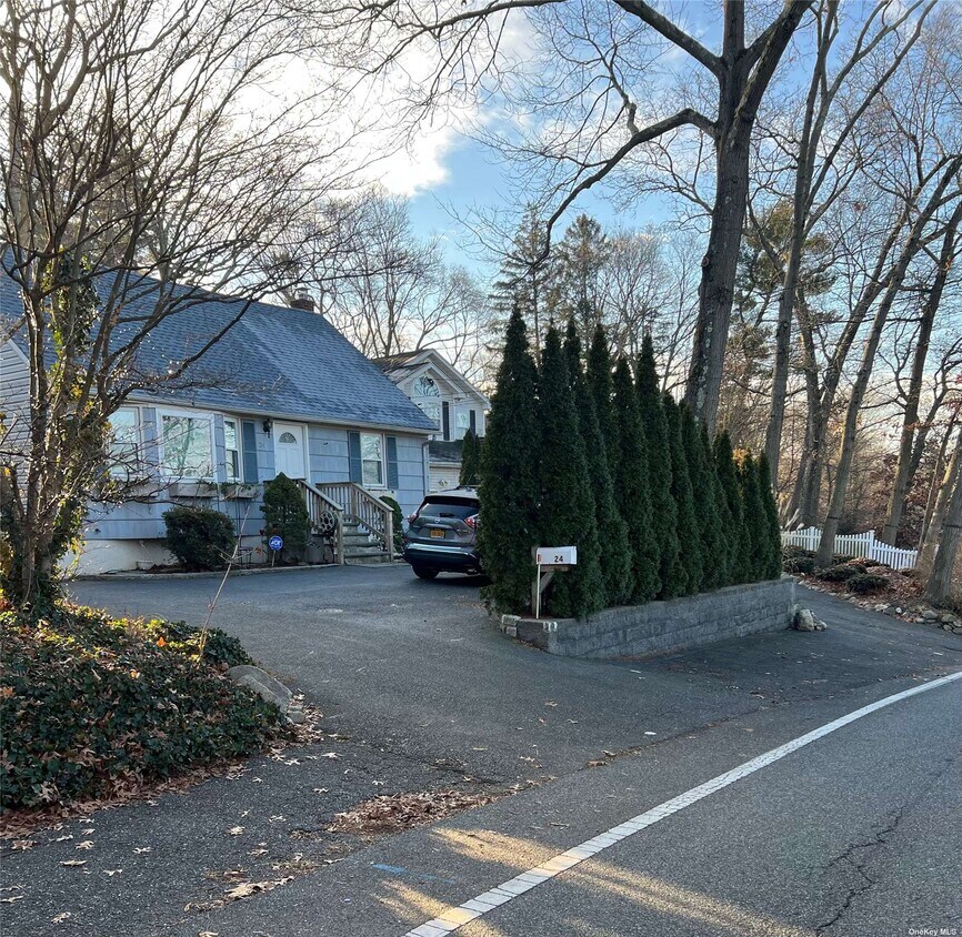 24 Deepdale Dr, Huntington Station, NY 11746 House Rental in