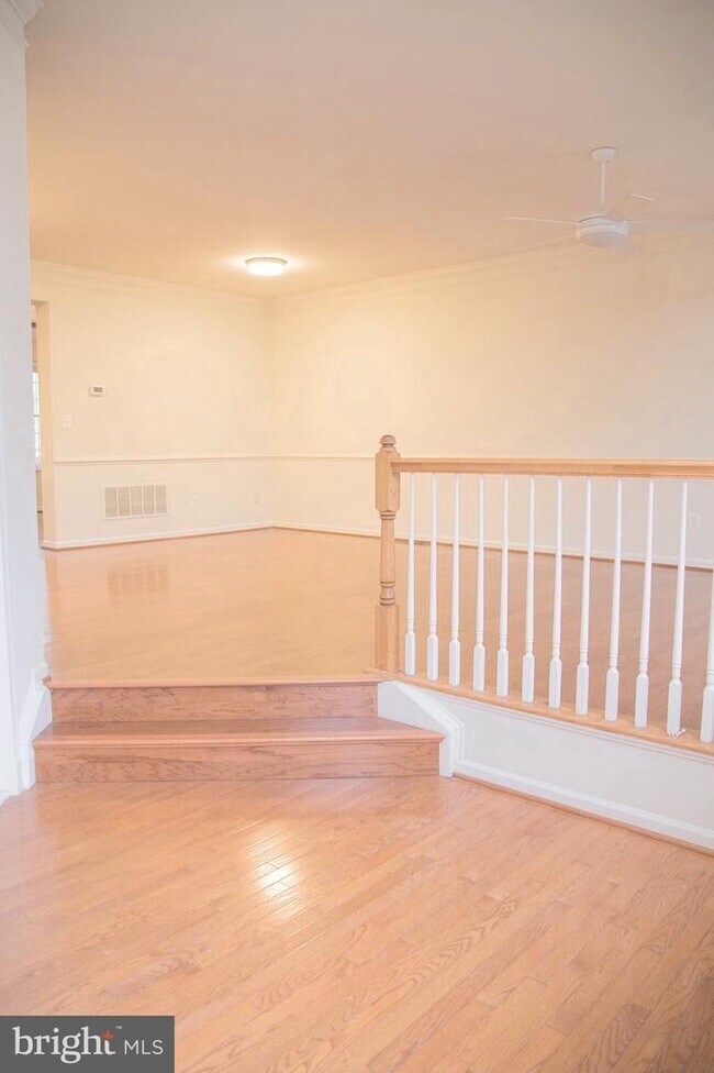 Building Photo - 22631 Upperville Heights Square