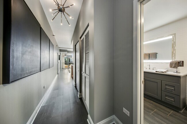 Building Photo - 303 W Ohio St