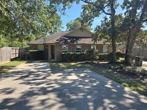 Building Photo - 1043 Mann Rd