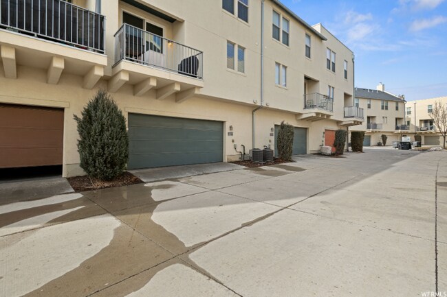 Building Photo - 11377 S Oakmond Rd