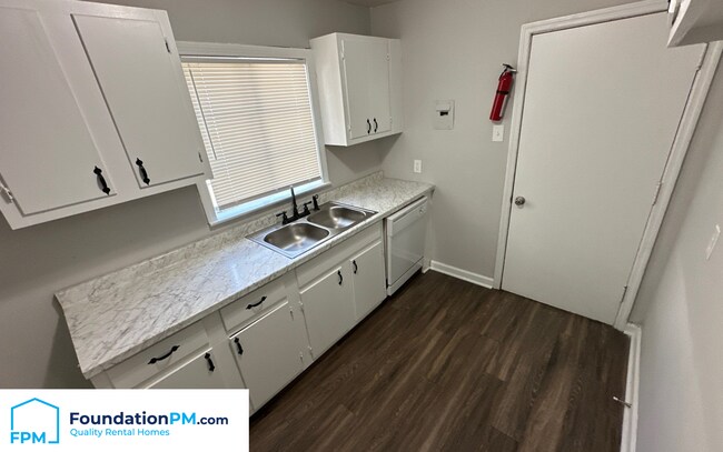 Foto del edificio - 1092 Woodbury Rd