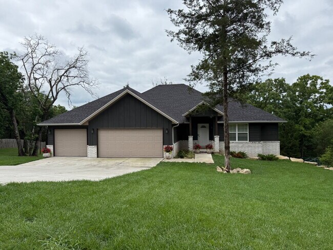 Foto del edificio - Gorgeous 4Bedroom House, on spacious 2 acres
