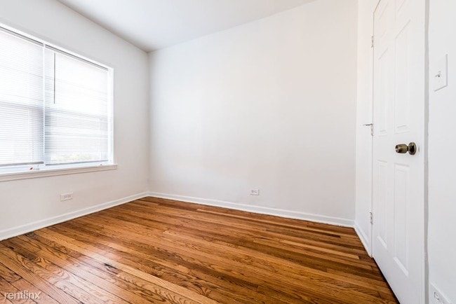 Building Photo - 2 br, 1 bath Apartment - 400 S Kilbourn Ave