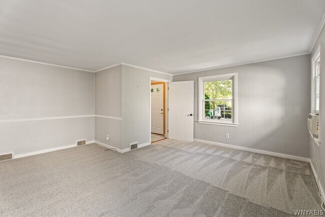 Foto del edificio - 345 Burroughs Dr