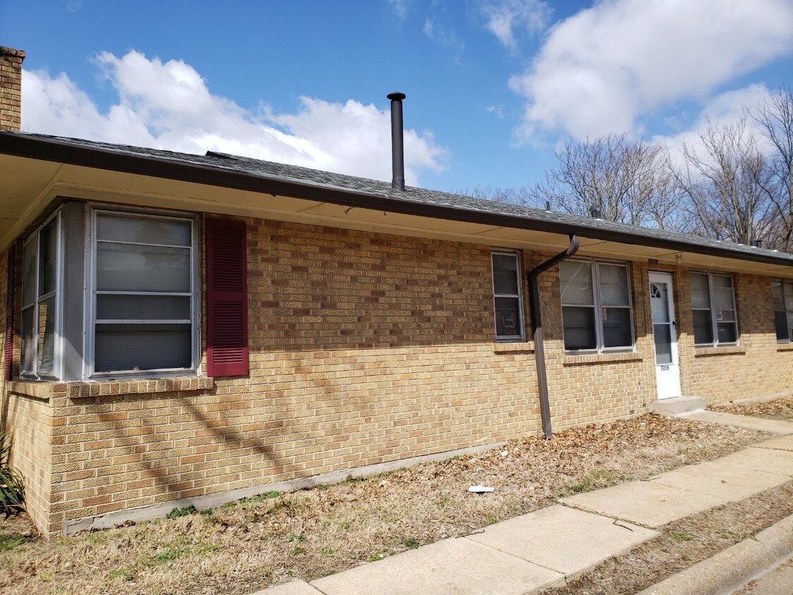 Primary Photo - 7229 Olive Blvd