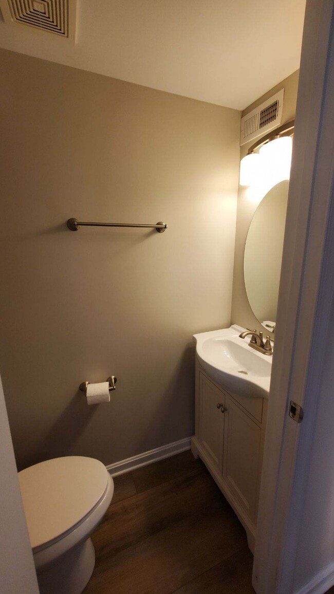 Building Photo - 5803 Drawbridge Ct