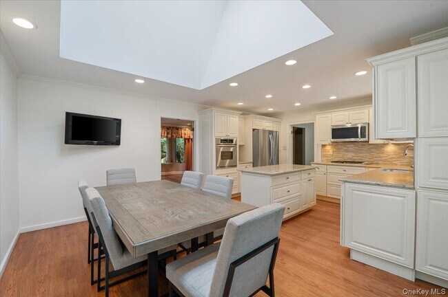 Building Photo - 24 Thorngrove Ln