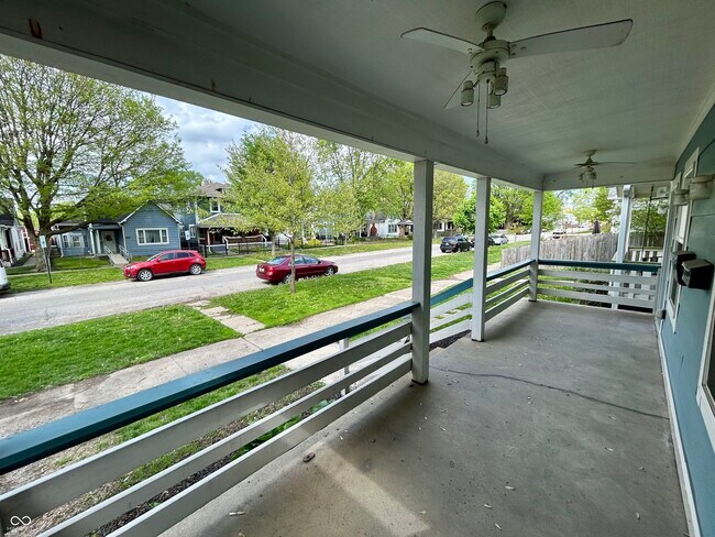 Foto del edificio - 1815 Woodlawn Ave
