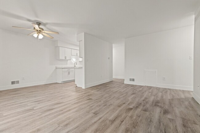 Foto del edificio - Carriage Hill Apartments - Dearborn Heights, MI
