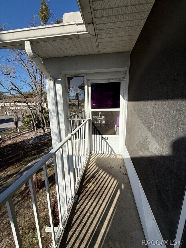 Building Photo - 943 SE Mayo Dr