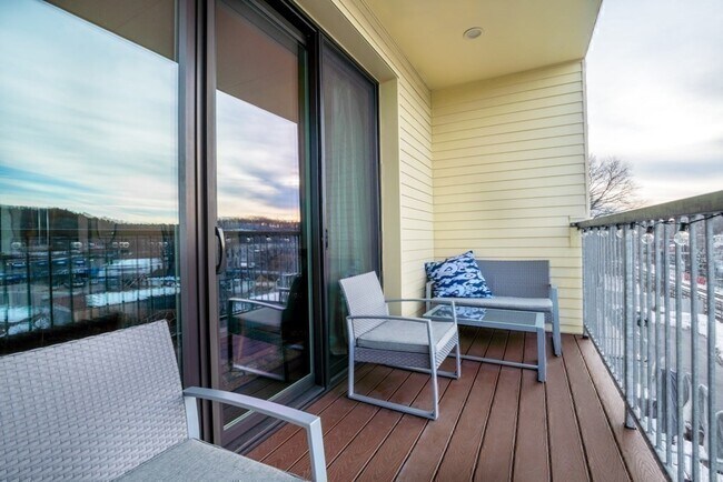 Foto del edificio - 168 Hyde Park Ave