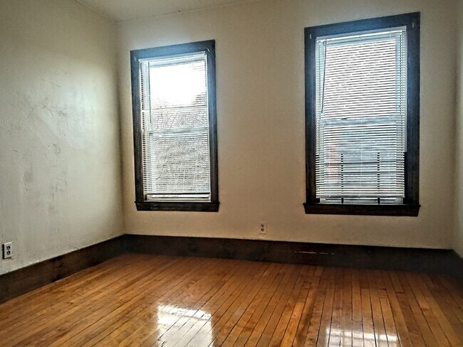 Building Photo - 44 B Park St