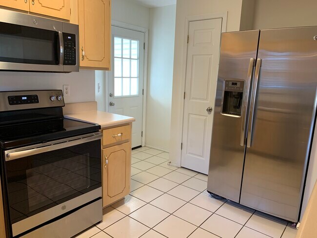 Building Photo - 4550 Barrington Ln