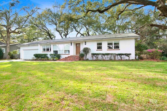 Building Photo - 380 S Church St