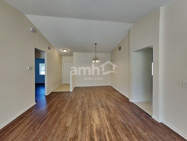 Foto del edificio - 1209 Blufield Ave