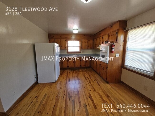 Building Photo - 3128 Fleetwood Ave SW