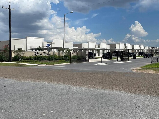 Foto del edificio - 3921 Las Vistas Ln