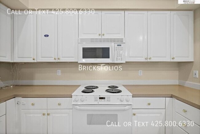 Building Photo - Your Dream Condo in Bothell: Designer Details and Tranquil Views!