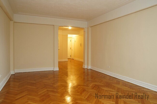 Foto del edificio - 529 E 235th St