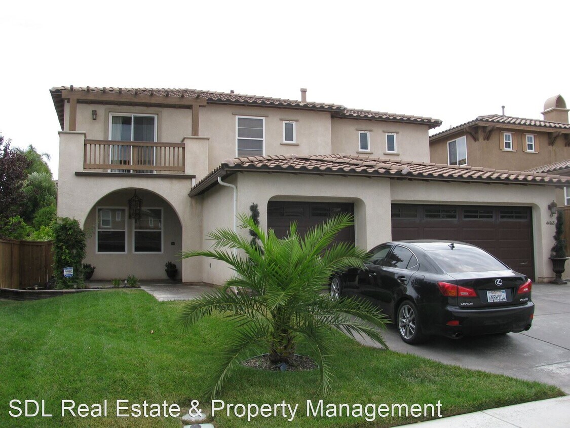 Primary Photo - 44968 Silver Rose St
