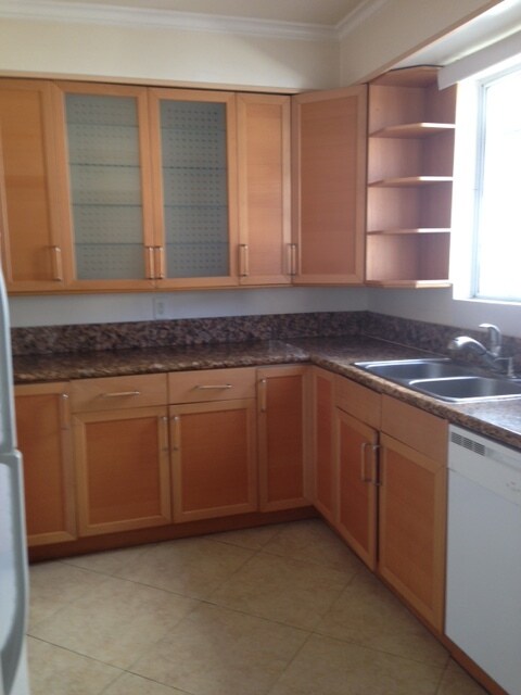 Foto del edificio - 335 N Oakhurst Dr