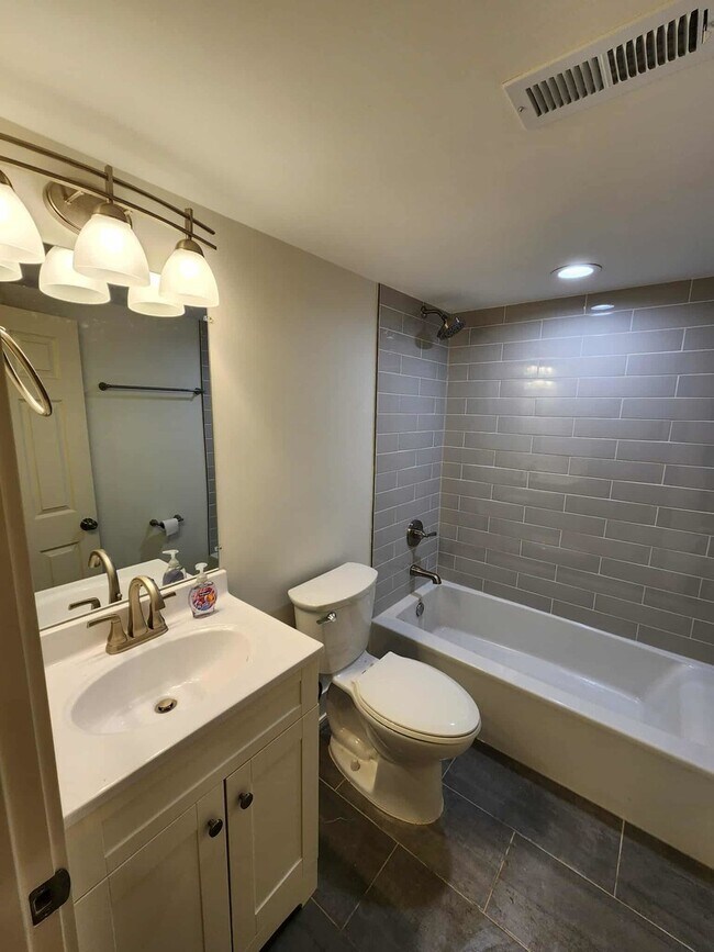 Building Photo - 6321 S Eberhart Ave