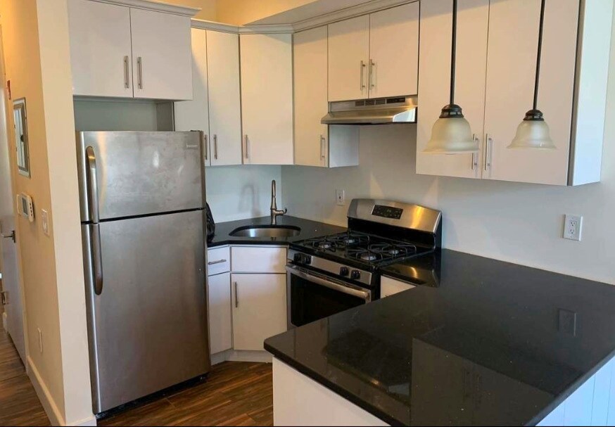 Foto principal - 742-744 Willoughby Ave