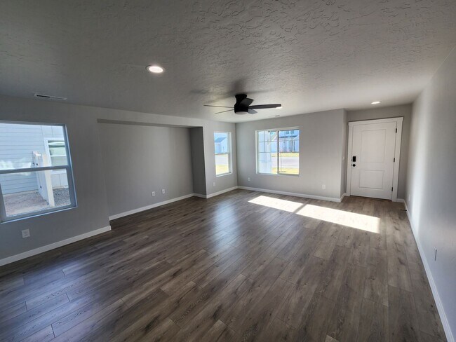 Foto del edificio - Brand New 5 Bedroom