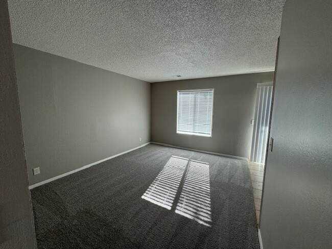 Building Photo - Fully Remodeled 3 Bedroom Townhome Availab...