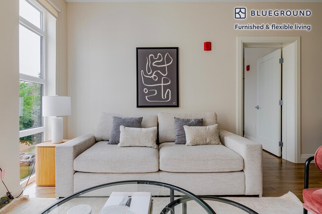 Building Photo - 28 Austin St