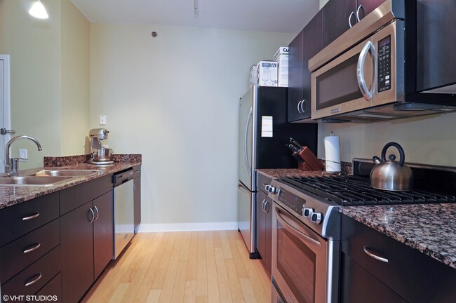 Building Photo - 8 E Randolph St