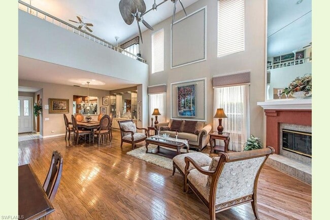 Building Photo - Pool Home Conveniently Located in The Stra...