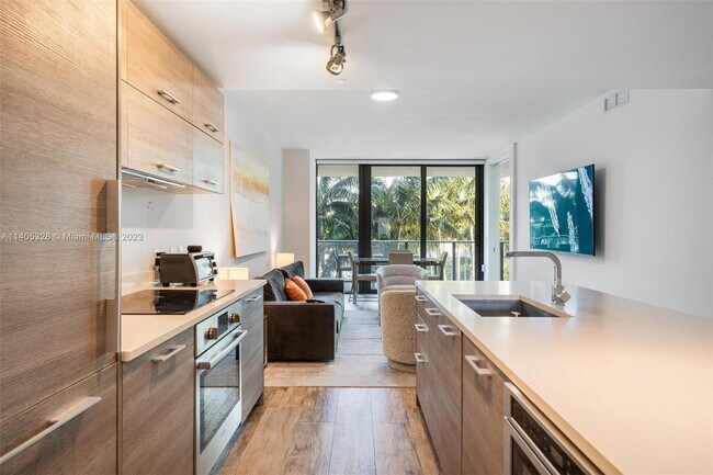 Foto del edificio - 650 NE 32nd St