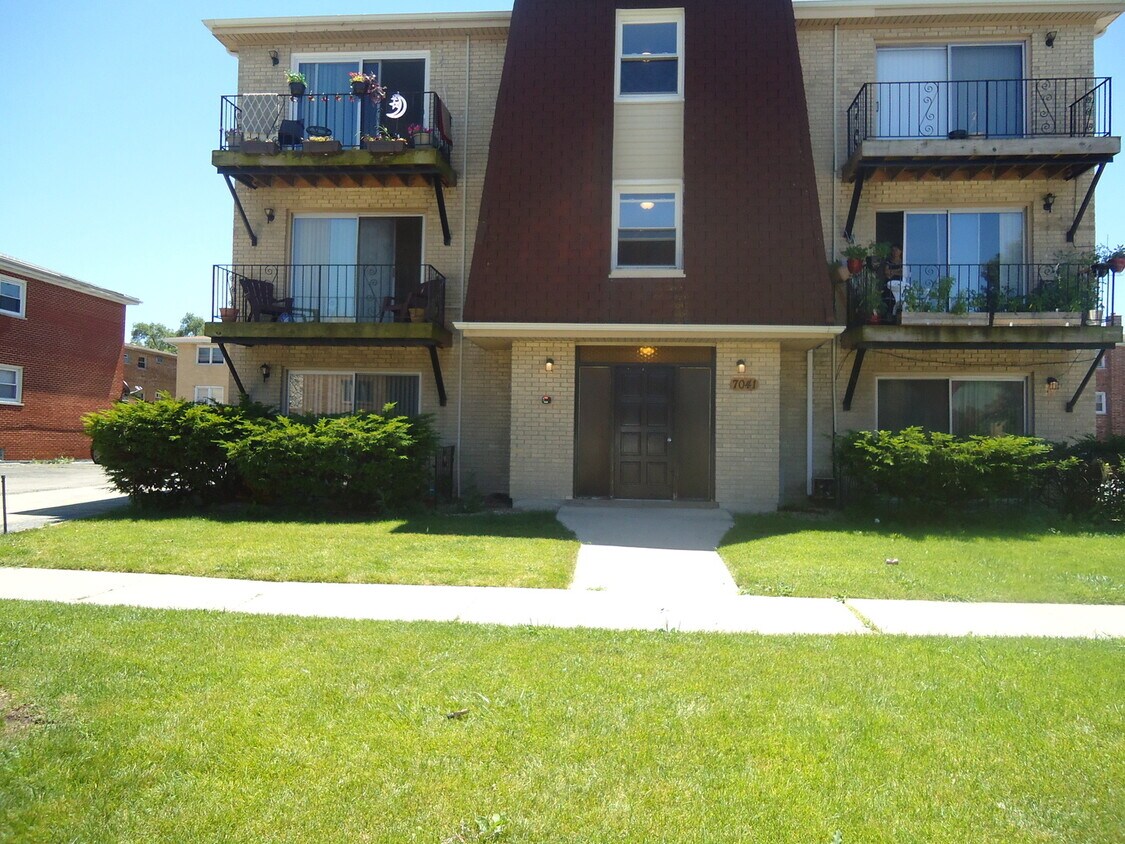 Foto principal - 7041 99th St