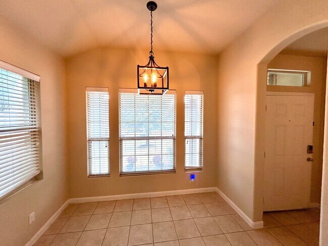 Building Photo - **APPLICATION RECEIVED** Modern Home with Fenced Backyard, Community Pool & Playground!