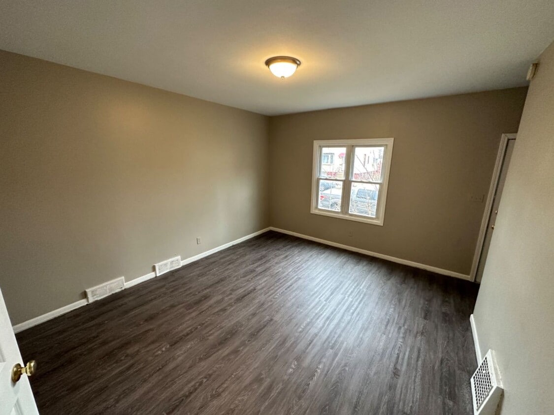 Foto principal - 2165 S 20th St