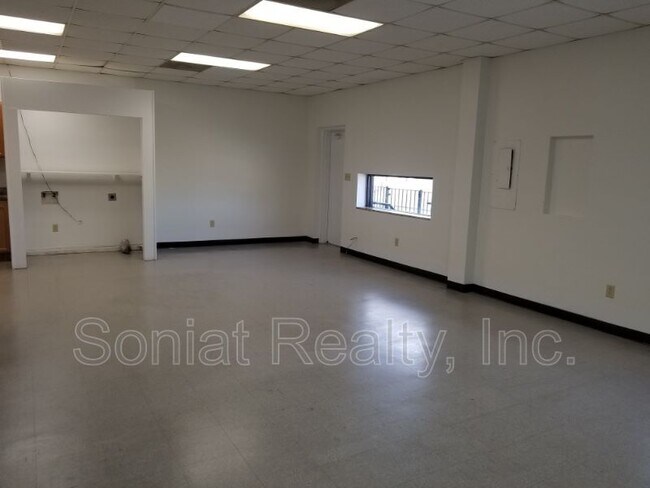 Foto del edificio - 355 Iris Ave