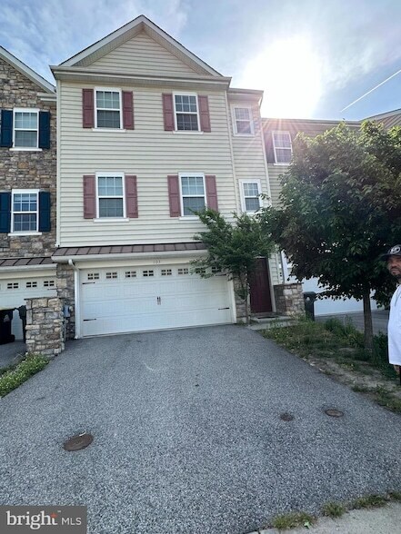 Foto principal - 103 Russell Ln