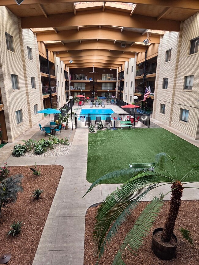 Building Photo - Tropicana Apartments