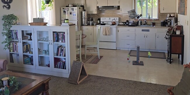 Building Photo - Port Angeles Duplex for Lease