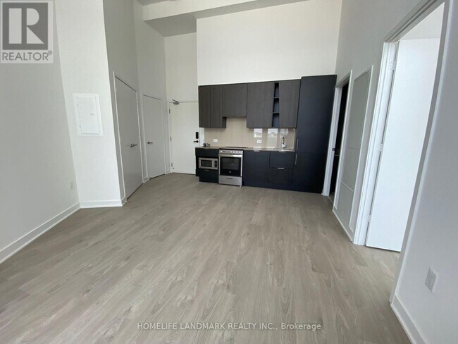 Building Photo - 3900-3900 Confederation Pkwy