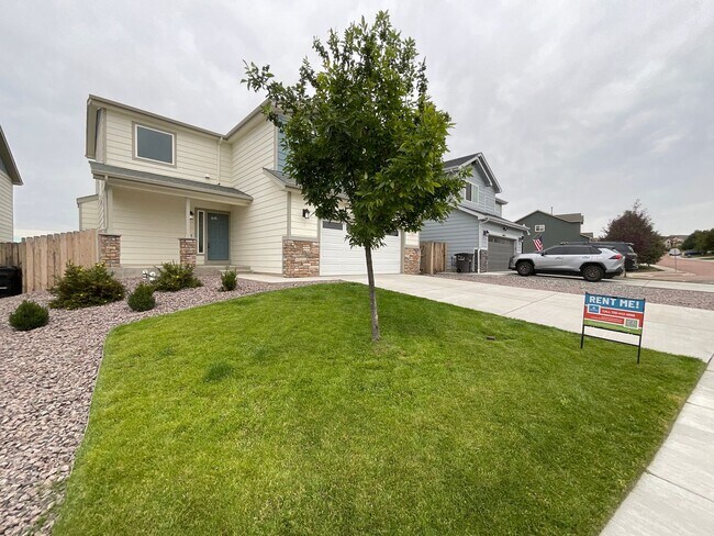 Foto del edificio - 3 Bedroom Home Available Near S Powers Blv...