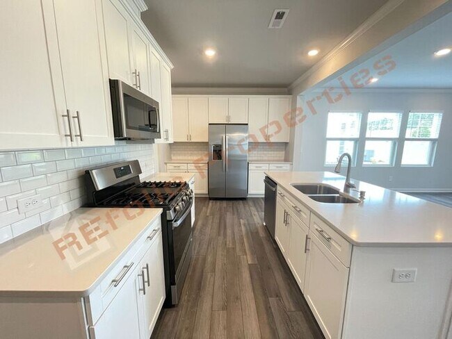 Building Photo - Amazing Brand New End Unit Townhouse w/3 B...