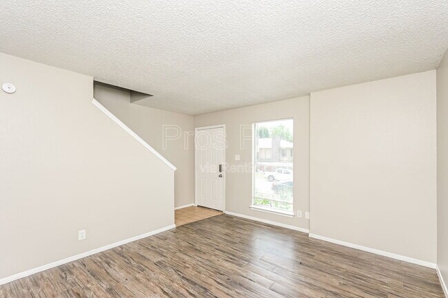 Foto del edificio - 3807 Coates Cir