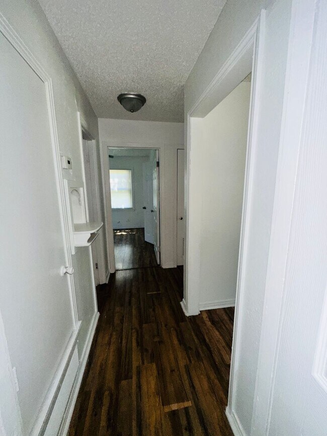 Building Photo - 3 bed, 1 bath with large fenced back yard, w/d connections