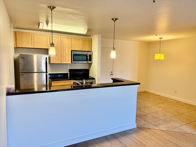 Foto del edificio - 6400 Christie Ave