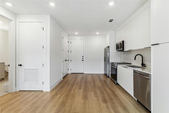Foto del edificio - 1701 Simond Ave