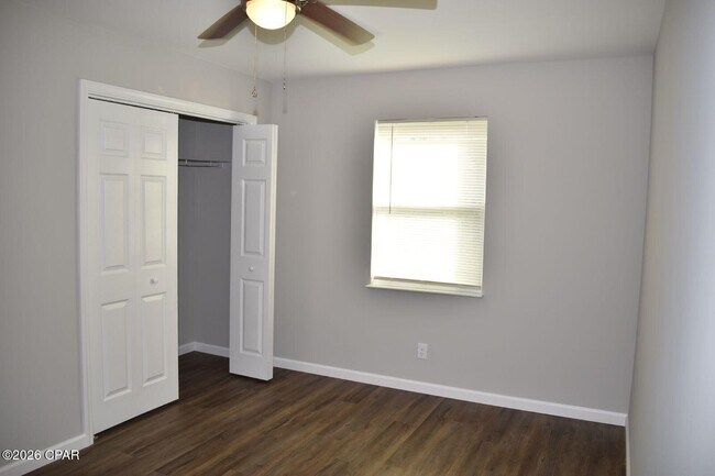 Foto del edificio - 4006 E 11th St