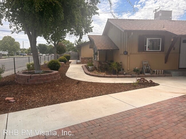 Building Photo - 5 br, 2 bath House - 833 E Myrtle Ave